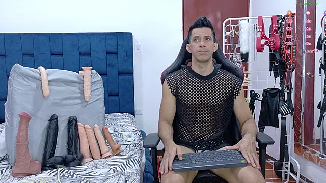 JoseRumbero26 online show from February 1, 2026, 11:47 pm