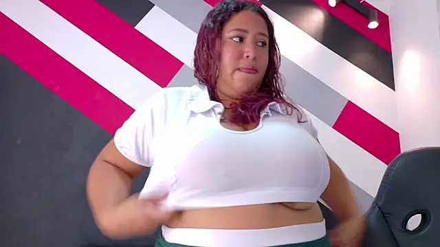 Snapshot of I_am_yours- chatting on November 18, 2025, 11:35 am I am yours- online show from November 18, 2025, 11:35 am