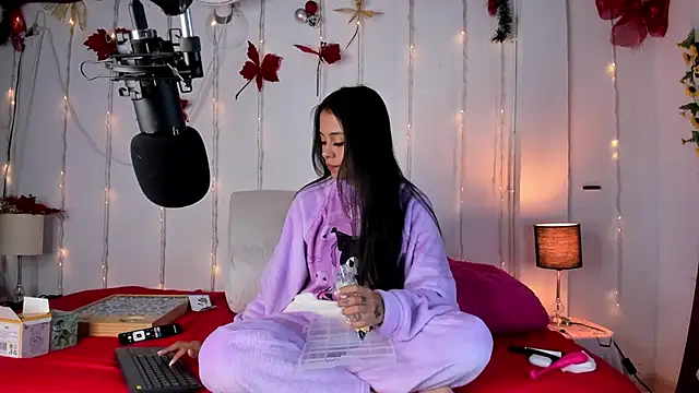 thamaral1 online show from December 15, 2024, 12:17 pm