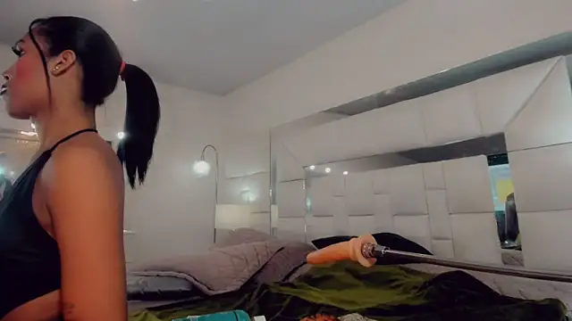  ChanellR  online show from March 14, 2025, 11:45 am