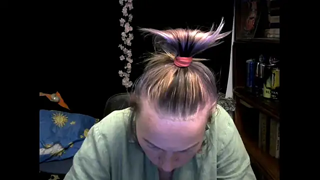 wLESLYMOSw online show from September 12, 2025, 8:03 am