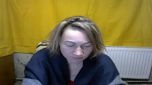 wLESLYMOSw online show from February 5, 2025, 9:18 pm