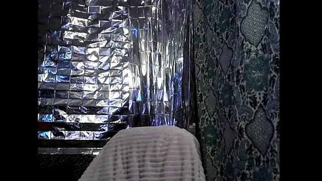 wLESLYMOSw online show from February 1, 2026, 7:34 pm