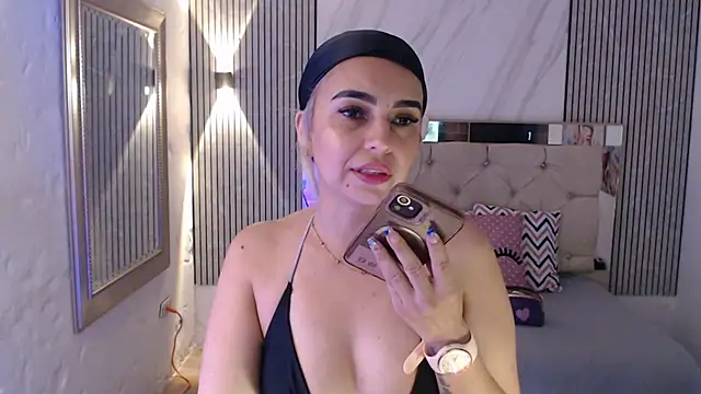 ashley  tylor online show from February 2, 2026, 9:25 pm