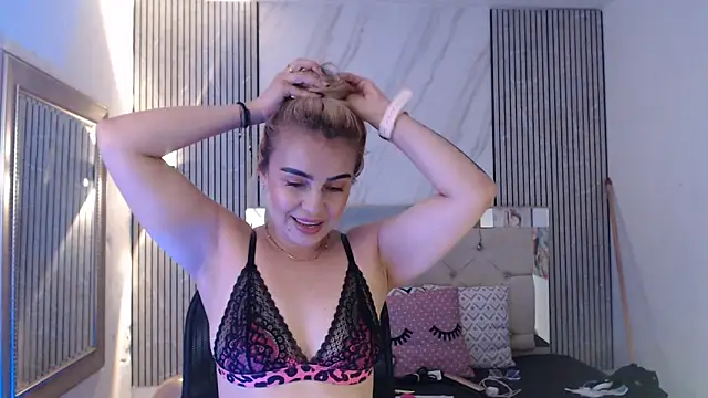 ashley  tylor online show from April 30, 2026, 8:27 pm