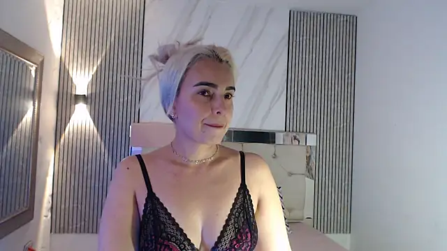 ashley  tylor online show from July 17, 2026, 7:44 pm