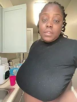 Snapshot of fantasygyal chatting on June 5, 2026, 3:29 pm fantasygyal online show from June 5, 2026, 3:29 pm