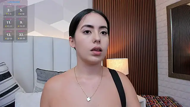 Julietasantos   online show from October 15, 2025, 7:22 pm