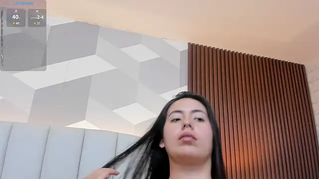 Julietasantos   online show from May 28, 2026, 6:36 pm