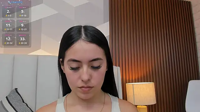 Julietasantos   online show from December 15, 2025, 6:25 pm