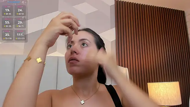 Julietasantos   online show from June 9, 2026, 6:42 pm