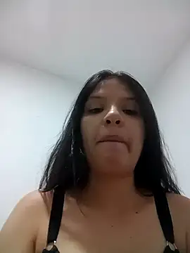 CoralGreenn online show from October 3, 2025, 4:19 pm