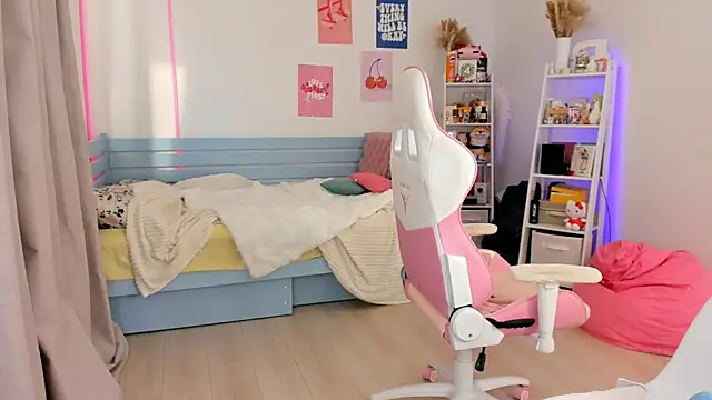 Lily Young online show from October 1, 2025, 6:07 am