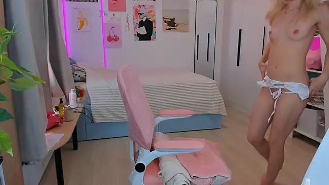 Lily Young online show from May 6, 2026, 3:21 am