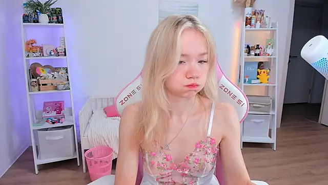 Lily Young online show from March 22, 2025, 4:14 am