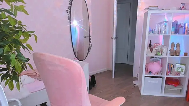 Lily Young online show from July 31, 2026, 3:17 am