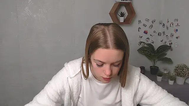 AliceFlirtt  online show from September 27, 2025, 9:04 am