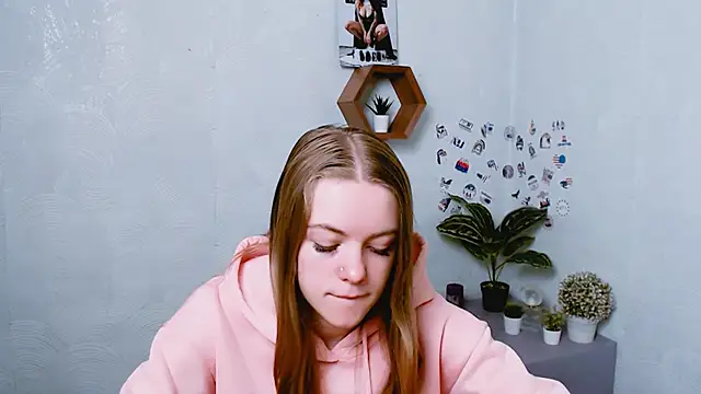 AliceFlirtt  online show from September 20, 2025, 7:13 am