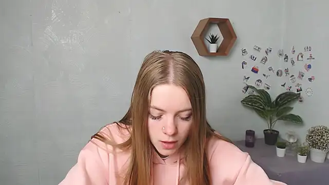 AliceFlirtt  online show from September 26, 2025, 7:15 am