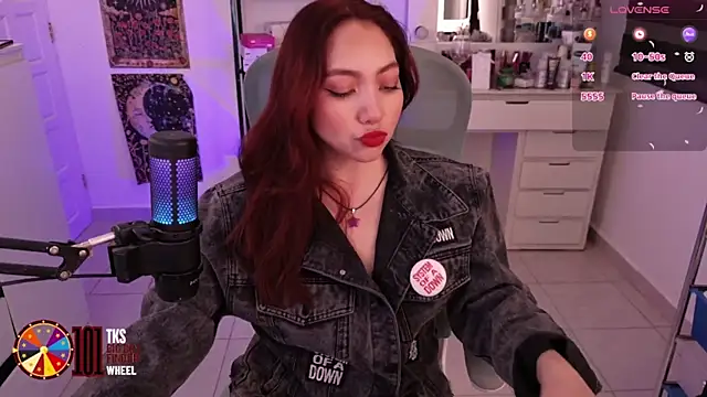 Snapshot of LilyVelvett chatting on May 30, 2026, 3:02 am LilyVelvett online show from May 30, 2026, 3:02 am