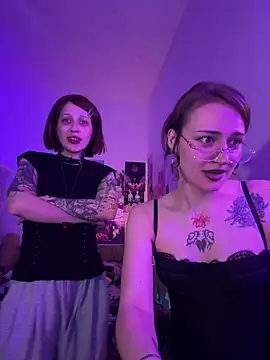 Dooubletroublee online show from June 19, 2026, 10:25 pm