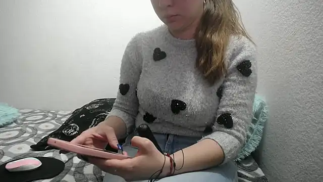 Luna girlhot  online show from February 11, 2025, 7:38 pm