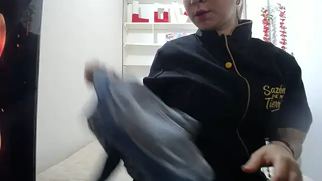 Luna girlhot  online show from October 30, 2025, 9:01 pm