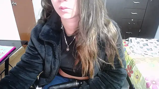 Luna girlhot  online show from March 5, 2025, 4:02 am