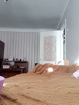 emeli moon online show from September 13, 2025, 1:44 pm