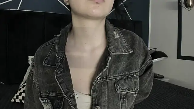 Adeelinee online show from March 8, 2025, 7:42 pm