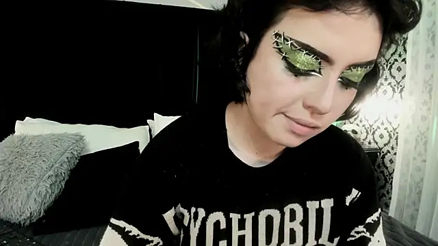 Adeelinee online show from October 21, 2025, 7:57 pm