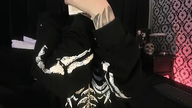 Snapshot of Adeelinee chatting on March 9, 2026, 7:39 pm Adeelinee online show from March 9, 2026, 7:39 pm