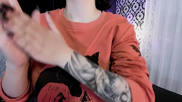 Adeelinee online show from October 2, 2025, 8:01 pm