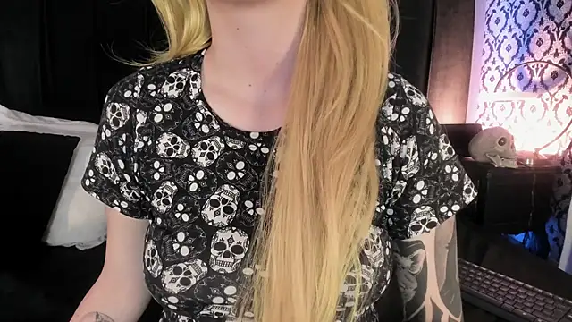 Adeelinee online show from January 17, 2026, 7:50 pm