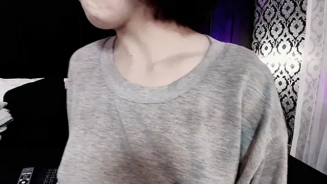 Adeelinee online show from November 1, 2025, 7:52 pm