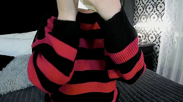 Adeelinee online show from September 18, 2025, 7:39 pm