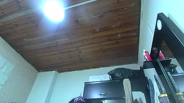 white sexy  online show from December 21, 2025, 12:07 pm