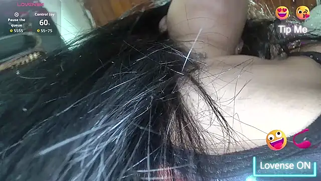 white sexy  online show from April 21, 2026, 11:28 am