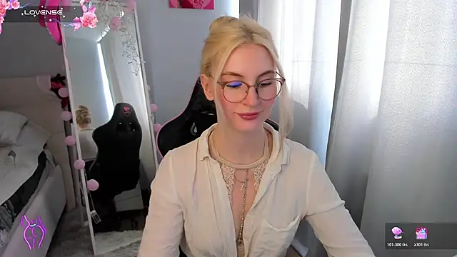 Snapshot of Kimmy_powell chatting on June 17, 2026, 8:58 am Kimmy powell online show from June 17, 2026, 8:58 am