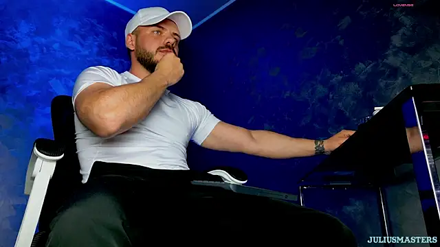 juliusmasters online show from May 6, 2026, 7:51 pm