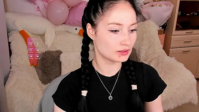 LisaMooore online show from February 7, 2026, 11:18 am