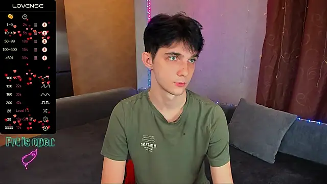 Aaron Boom online show from November 30, 2025, 10:10 pm