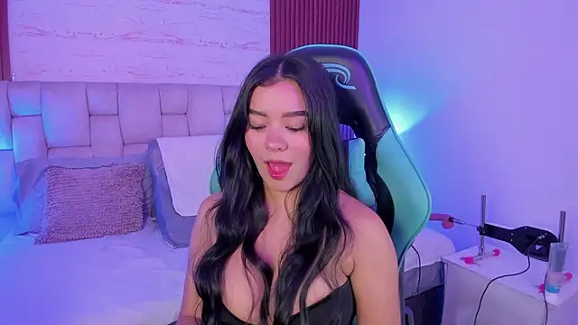 SophiaWylde online show from February 3, 2026, 6:22 am