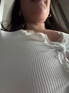 Snapshot of sukhakunis1 chatting on May 17, 2026, 1:55 pm sukhakunis1 online show from May 17, 2026, 1:55 pm