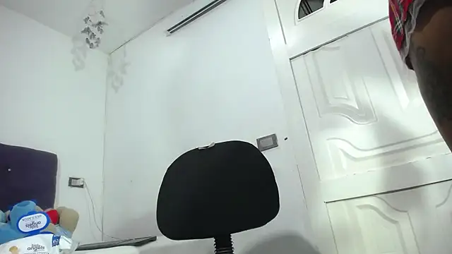 Squirter pussybomb online show from May 28, 2026, 4:09 am