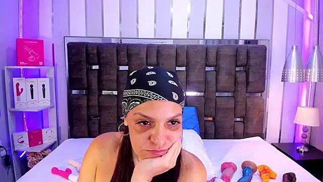 Snapshot of KatteMoss chatting on August 2, 2026, 9:23 pm KatteMoss online show from August 2, 2026, 9:23 pm