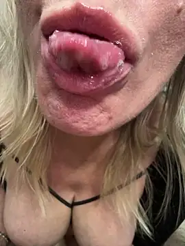 EsterHotMilf online show from February 10, 2026, 2:21 am