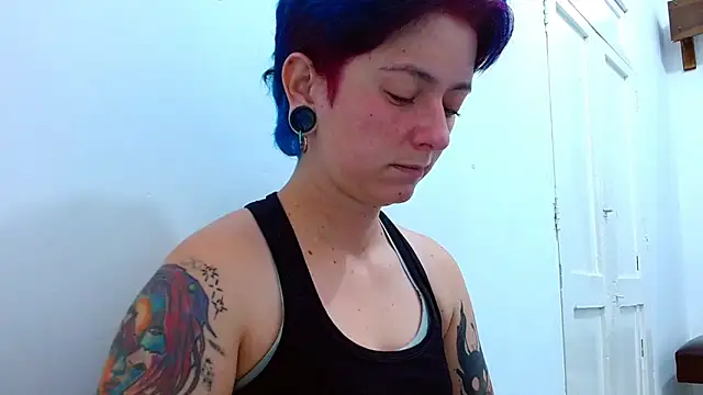 Snapshot of tomboyblue chatting on March 21, 2026, 1:40 am tomboyblue online show from March 21, 2026, 1:40 am