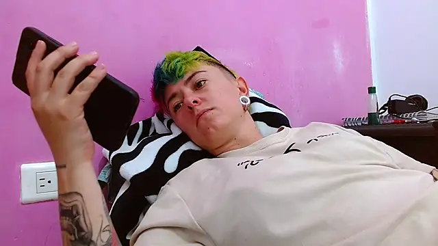 tomboyblue online show from September 22, 2025, 9:43 pm