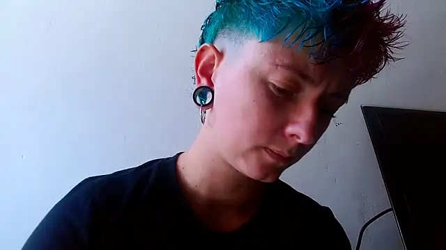 Snapshot of tomboyblue chatting on May 24, 2026, 5:13 pm tomboyblue online show from May 24, 2026, 5:13 pm